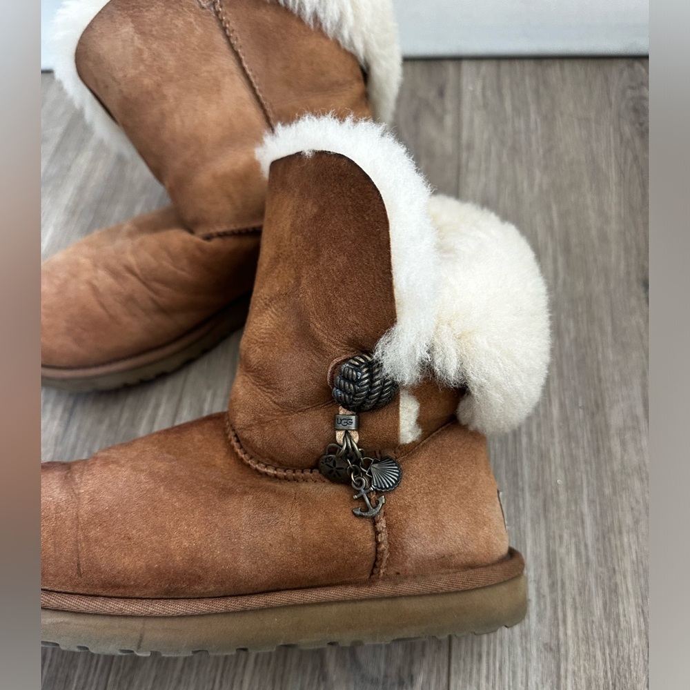 Bailey Uggs size 9